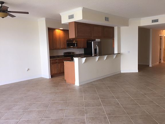 4th image of 3205 S Washington Ave Unit 702