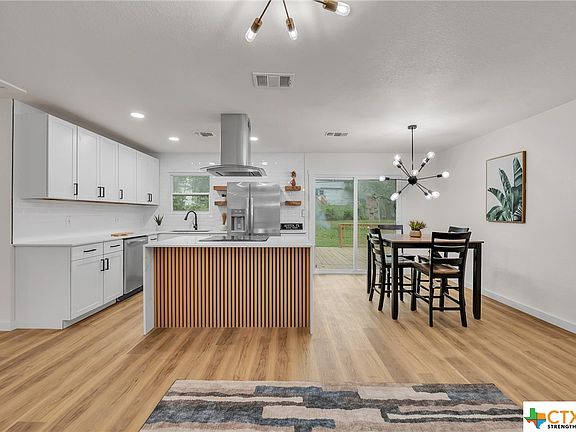 4th image of 903 Estelle Ave