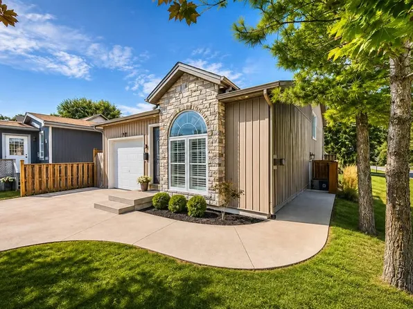 10 Bloomfield Ave, Saint Catharines, ON L2P 1X1