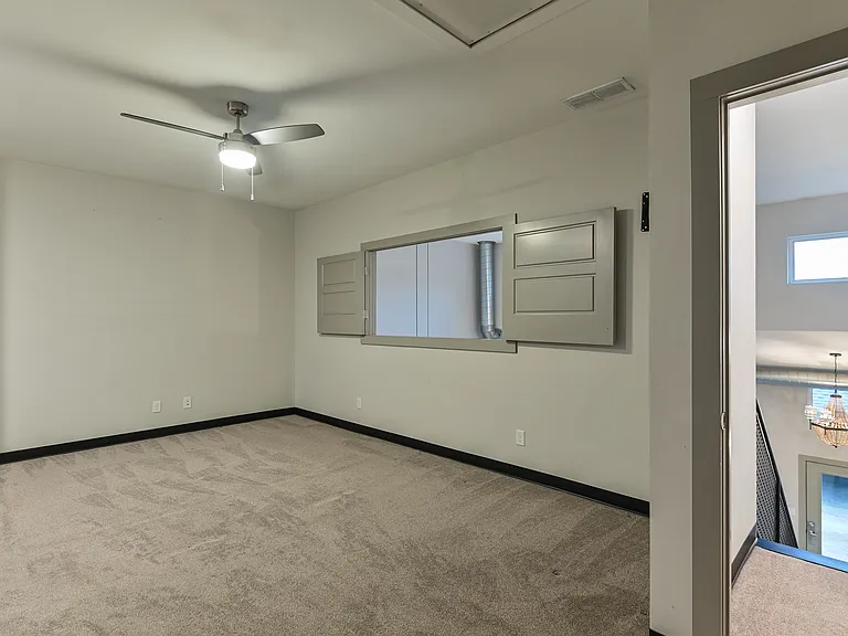 703 Lyndon Ln — Photo 20
