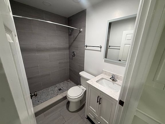 4th image of 1442 Carriage Ln APT 2