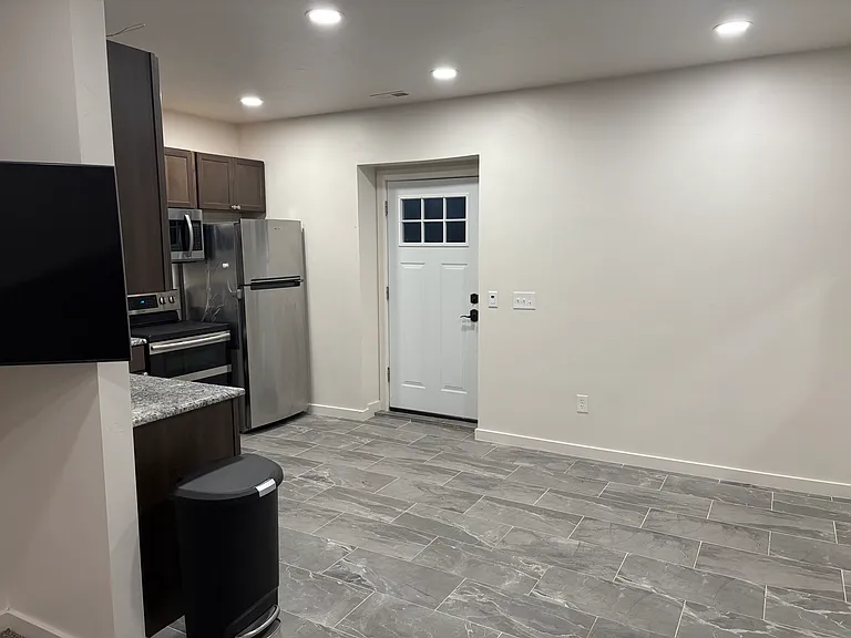 1504 E Crescent Dr S — Photo 3