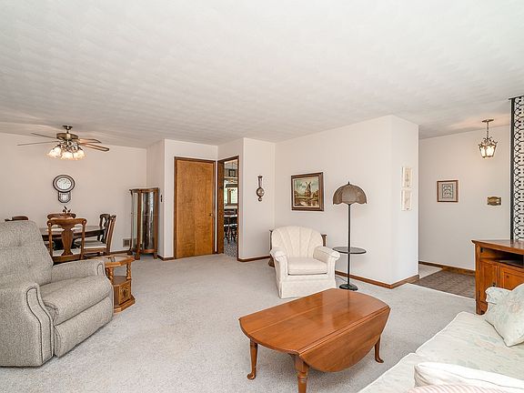 4th image of 921 Rooney Dr