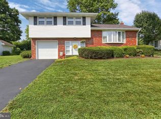 57 Mountain Blvd, Wernersville, PA