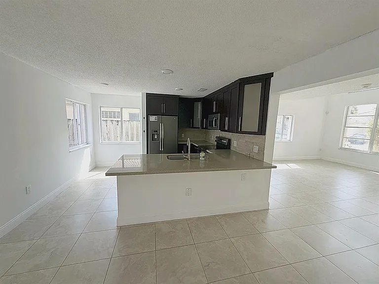 114 Danielle Ct — Photo 4