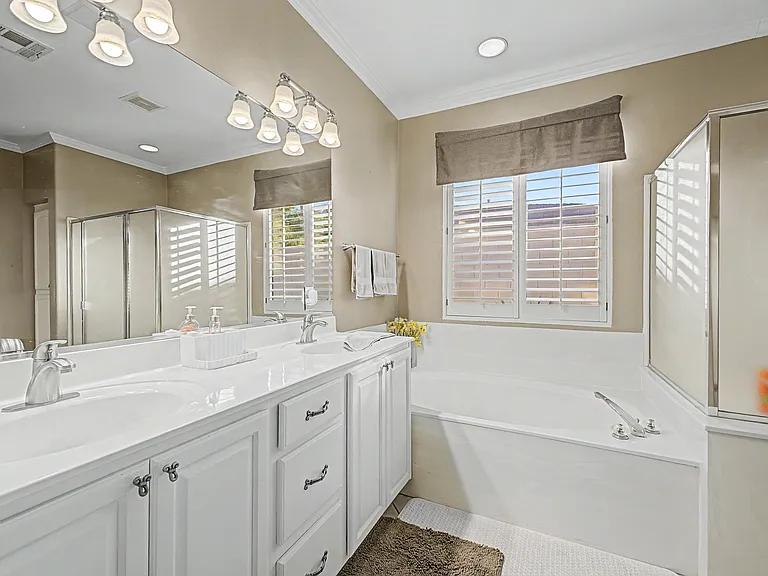 1622 W Nighthawk Way — Photo 4