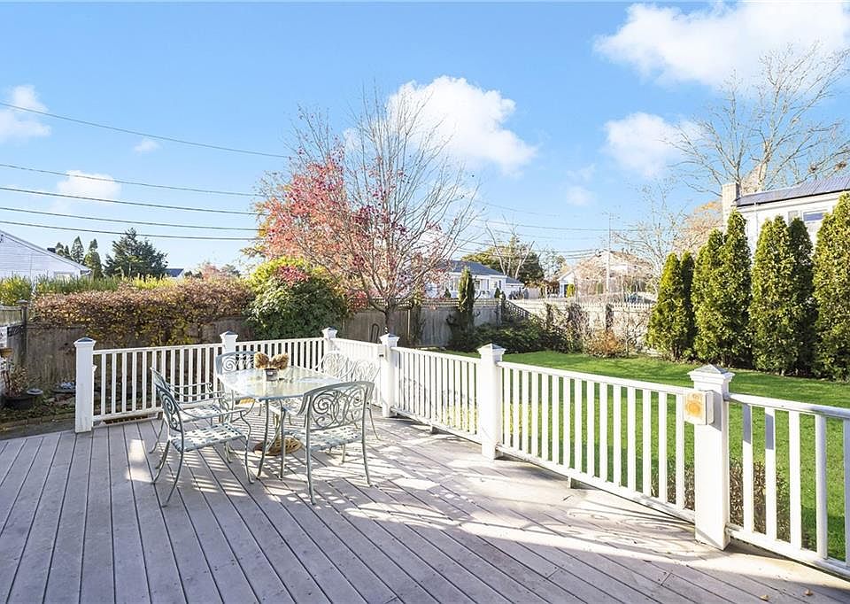 29 Willow Ave Middletown RI Zillow