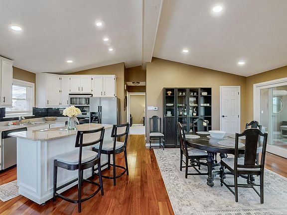 3rd image of 583 Cambridge Shores Dr