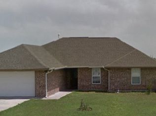108 Arapaho St, Geronimo, OK 73543