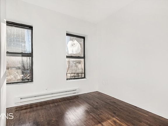 3rd image of 322 W 49th St #5RW1