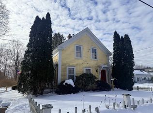 8 Maple St, Upton, MA 01568