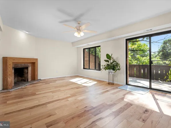 220 Stonybrook Dr, Norristown, PA 19403