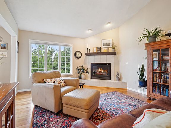4th image of 729 Missy Dr