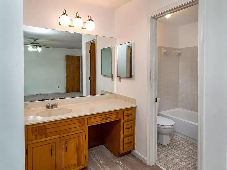 1146 Hutch Ln — Photo 16