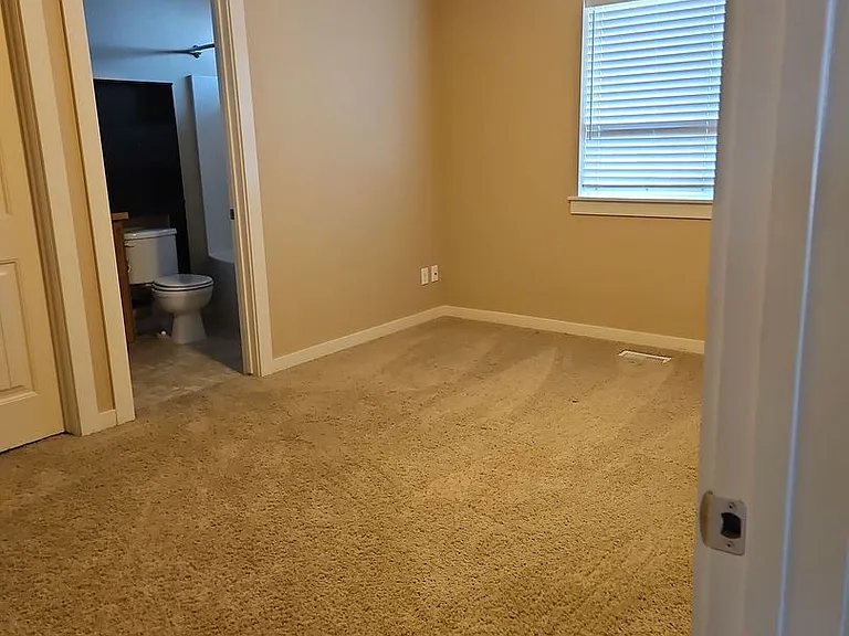 5664 N Hertford Way — Photo 5