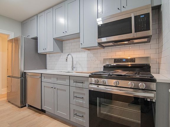 5th image of 1318 Dewey Ave #1