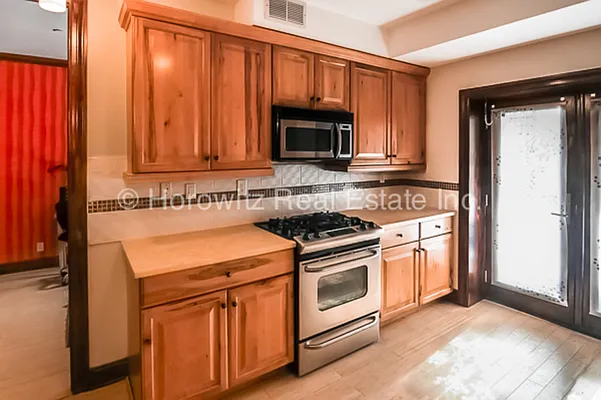 Sold by Horowitz Real Estate | media 22