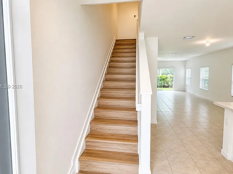 334 NE 1st Dr #334 — Photo 8