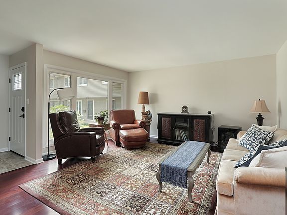 3rd image of 1148 Meadow Rd