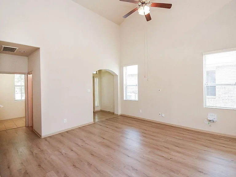 2106 Harmon Crest Ct — Photo 8