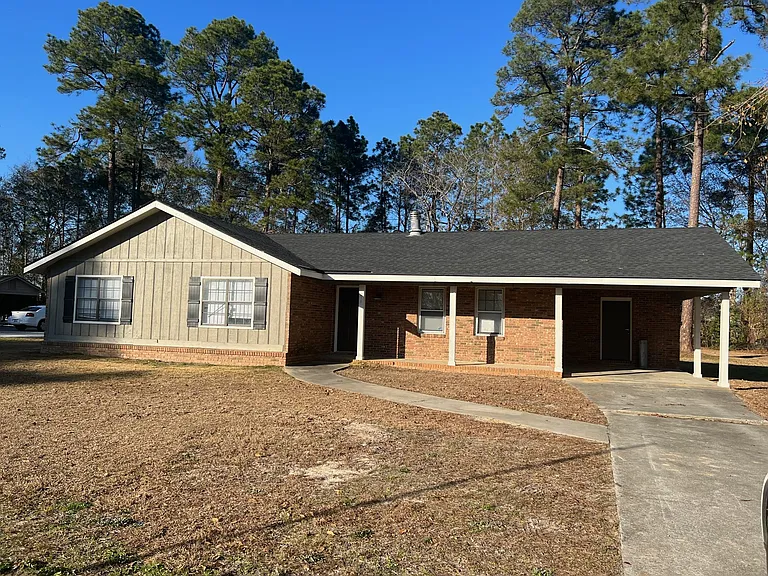 811 Robin Hood Trl — Photo 2