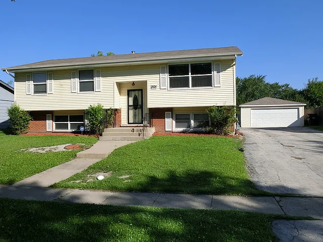 3526 Laurel Ln photo 1