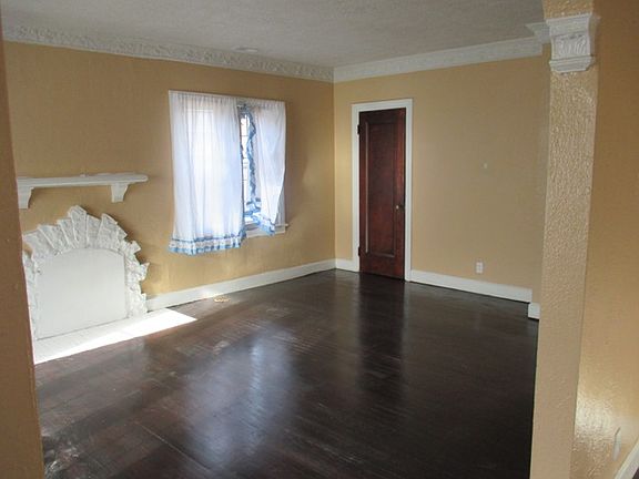 4th image of 17330 Roselawn St
