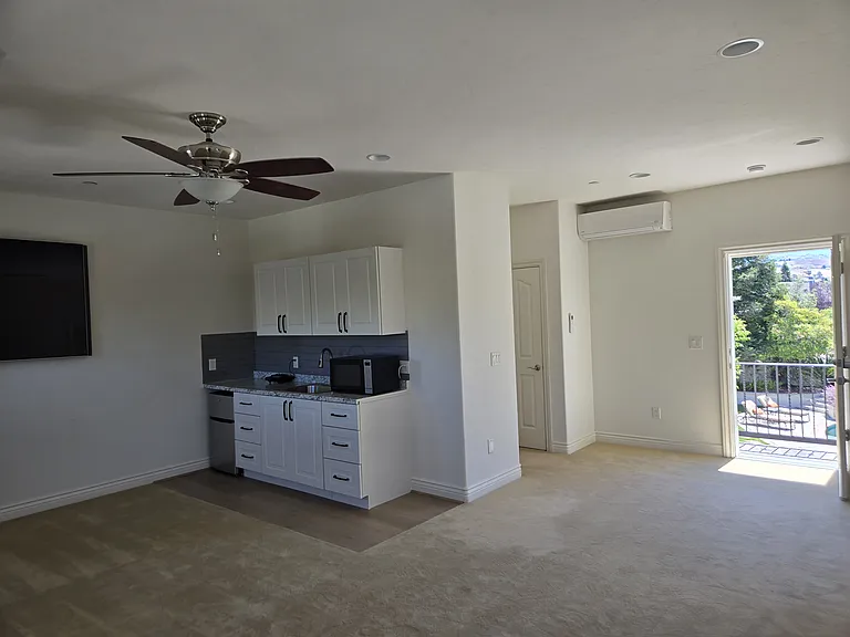 1850 Kickapoo Ct — Photo 4