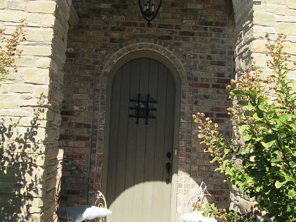 4th image of 3702 NE Cypress Ln