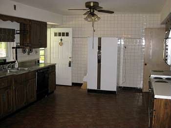 3rd image of 7309 Navarre Cir
