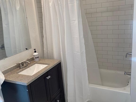 3rd image of 910 W Wishkah St #1