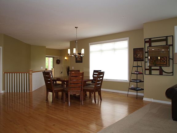 4th image of 473 Willoughby Way E