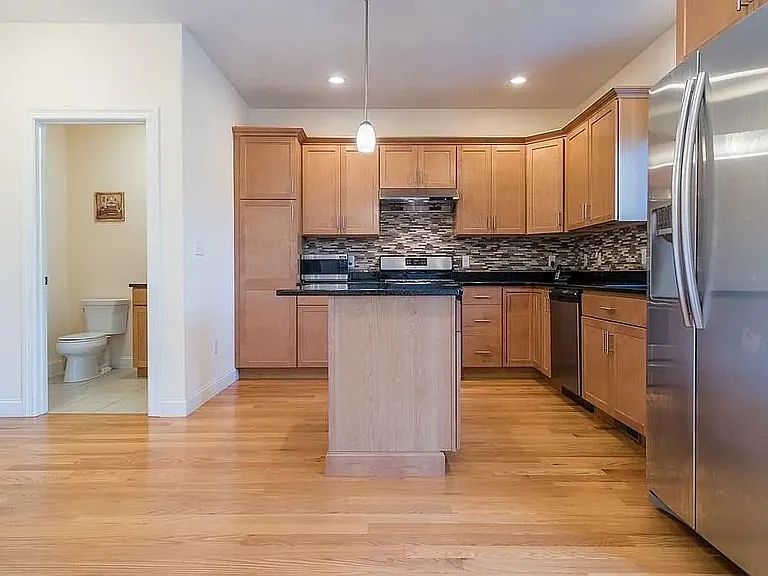 32 Empire Dr — Photo 3
