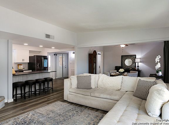 4th image of 234 MEADOWOOD LN