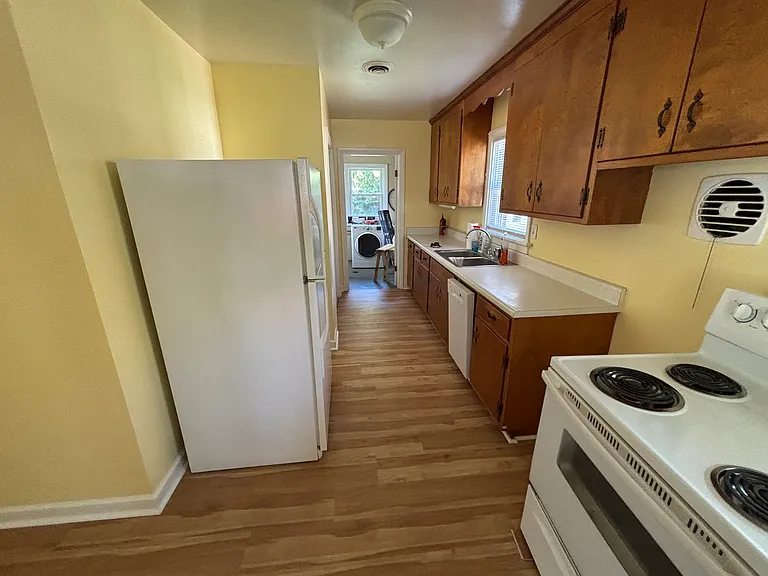 223 Thompson St — Photo 4