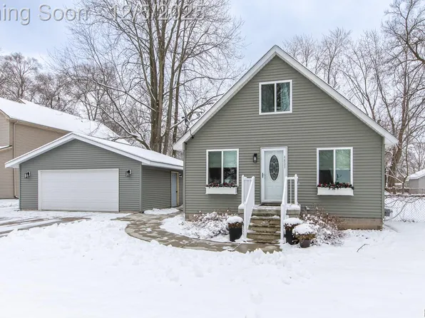 4632 2nd St, Clarkston, MI 48346