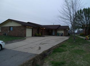 2948 S Bunker Hl, Wichita, KS 67210