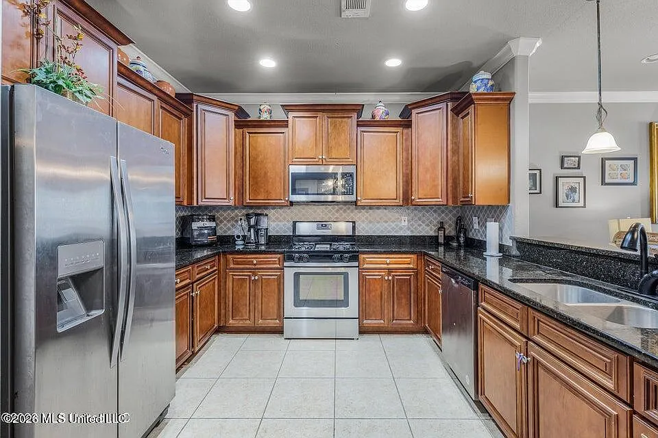 5 bed, 3.5 bath, 2423 sqft, $2,900 — Photo 4