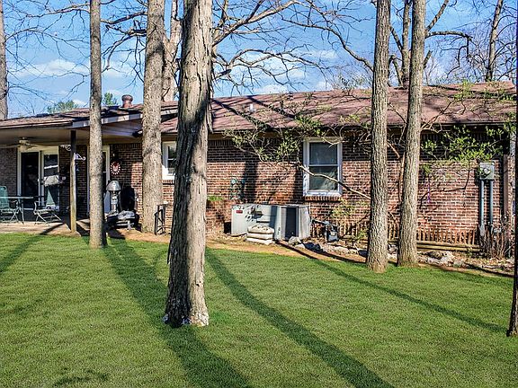 3rd image of 222 Wedgewood Dr