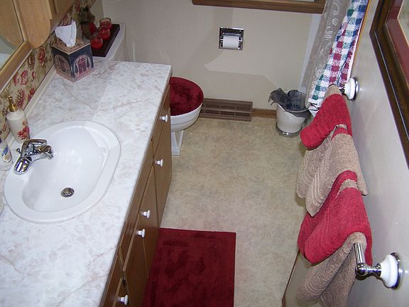 Tub with shower right