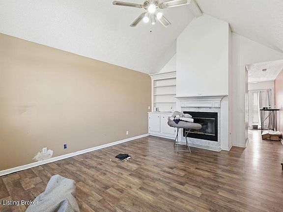 3rd image of 3021 Wurtele Ave