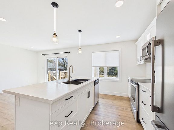 5th image of 1085 Sutton St