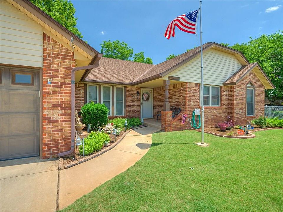 1st image of 1708 Heritage Cir
