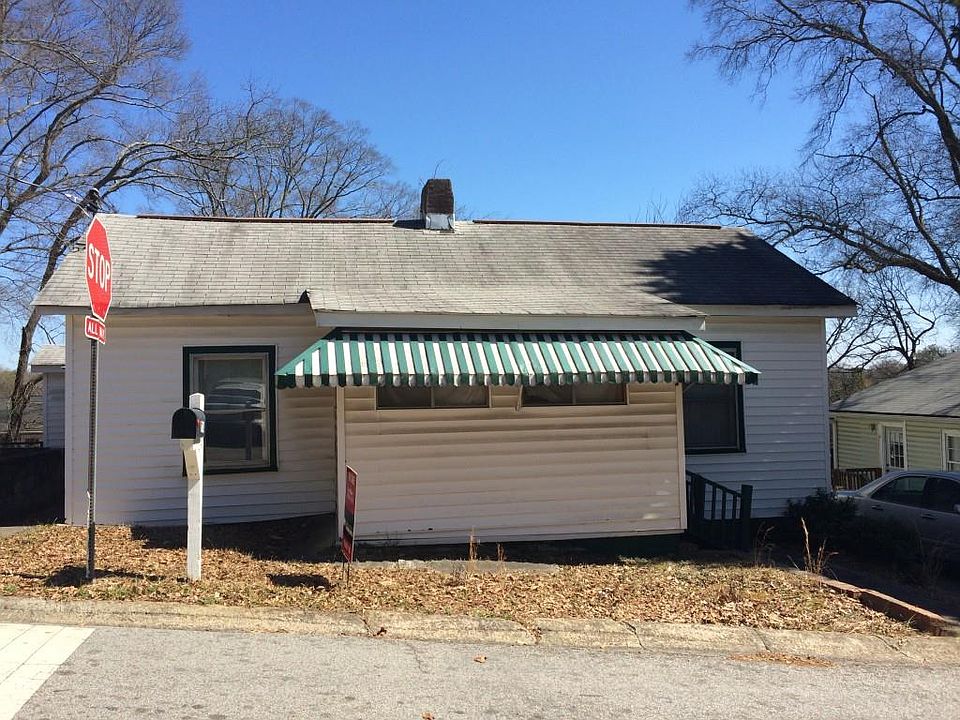 1st image of 114 Woods Dr NE