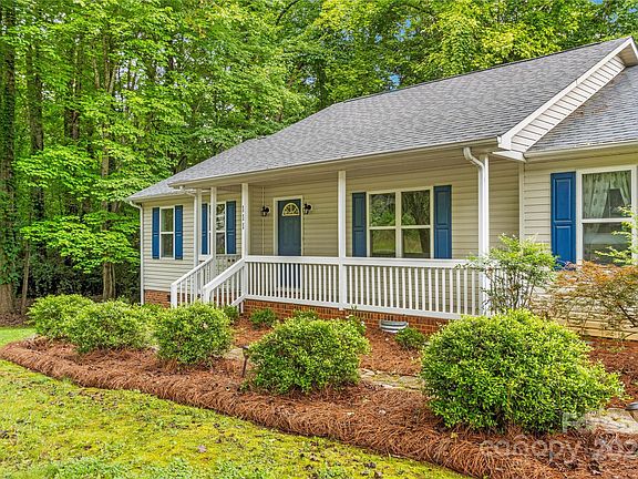 3rd image of 111 Seagrove Ln #75