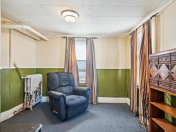 5th image of 605 2nd Ave SE