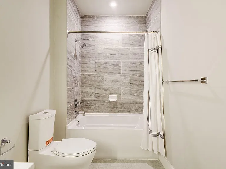 1411 Key Blvd #406 — Photo 26
