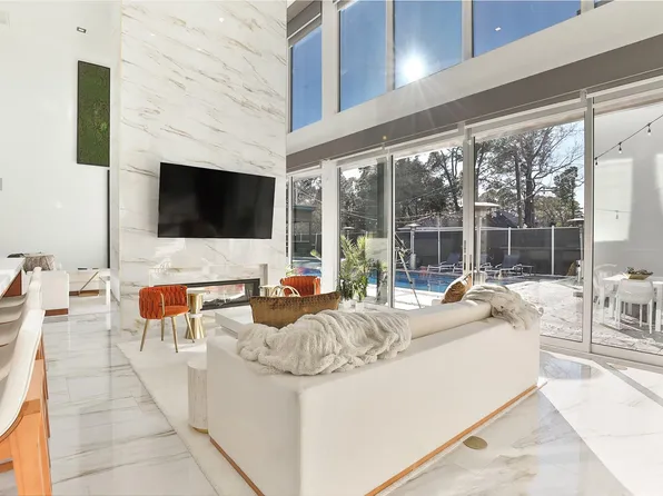 11905 Barryknoll Ln, Houston, TX 77024