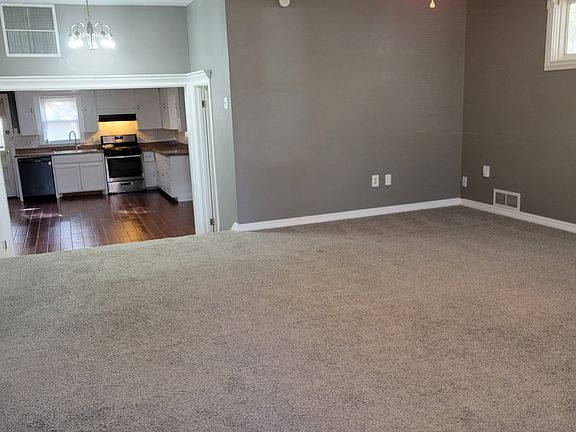 3rd image of 1314 Broadmoor St