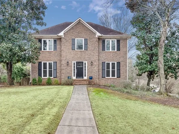 265 Softwood Cir, Roswell, GA 30076
